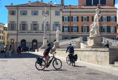 CuriositUdine image-slider-with-thumbnail3.jpeg